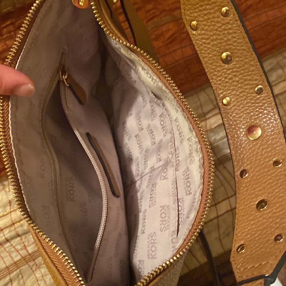 Women’s Michael Kors Leather Purse - Picture 5 of 5